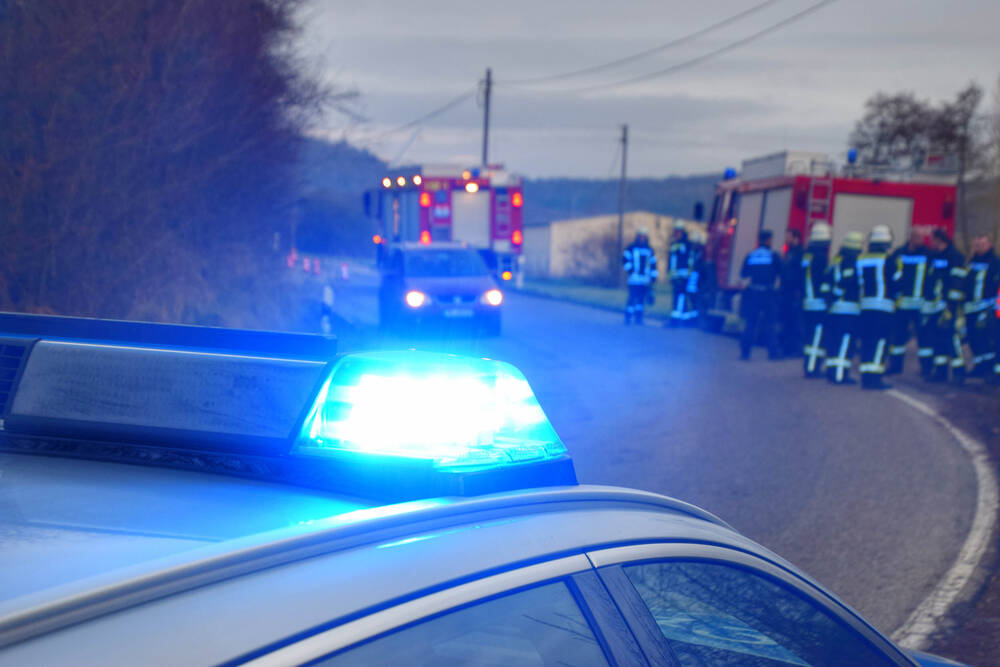Vollsperrung! Hang rutsch auf Bundesstraße! Starke Regenfälle lassen Hang abrutschen