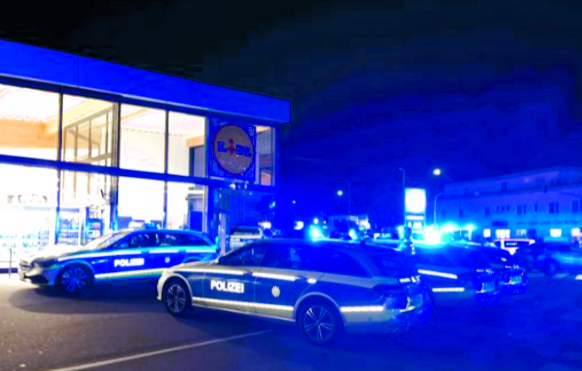 Panik im Lidl-Markt! Gefährliche Spinne in Bananenkiste entdeckt - Polizei und Feuerwehr rücken aus!