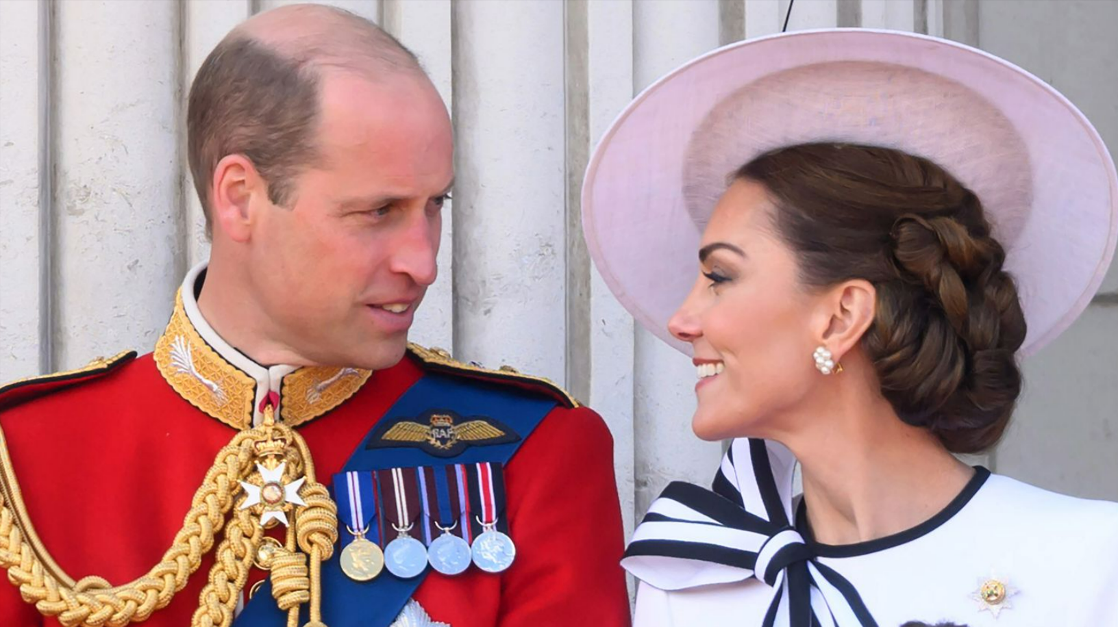 Kates glanzvolle Rückkehr mit Tränen! So verliebt zeigten sich Kate und William noch nie!