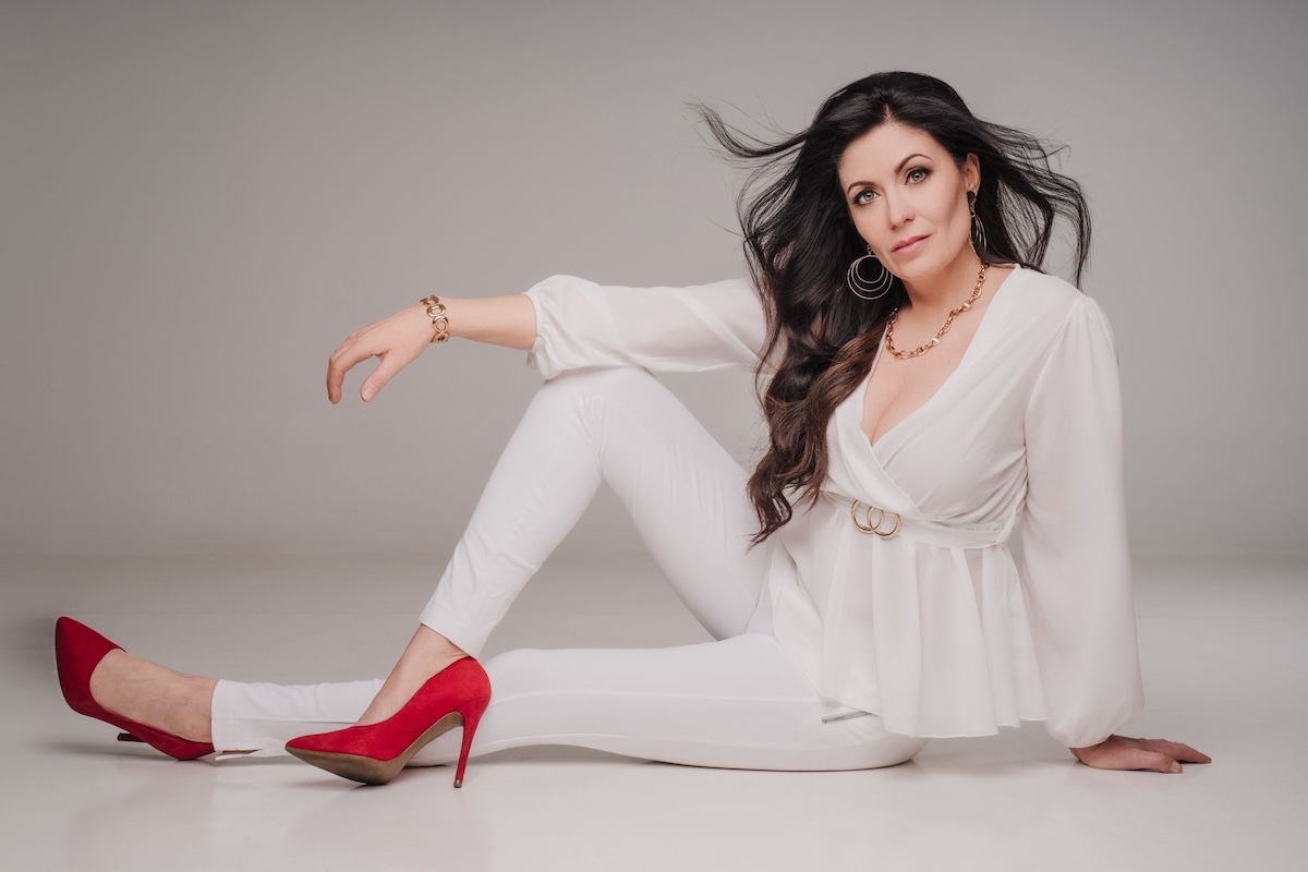 Allessa enthüllt Verlobung: Warum die Hochzeit immer wieder aufgeschoben wird