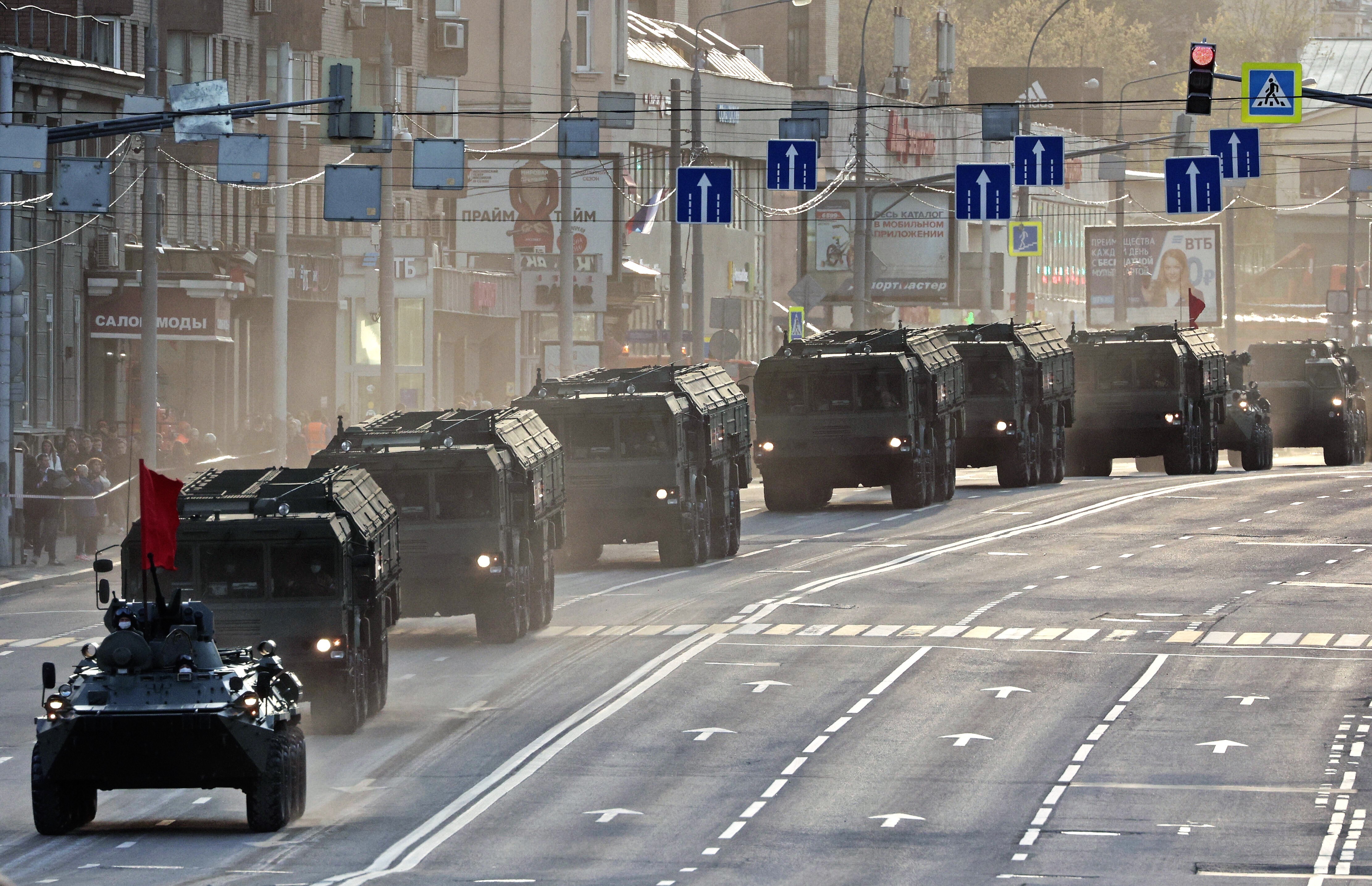 Angriff auf Moskau! Flughafen muss schließen, Einschläge in Gebäuden!